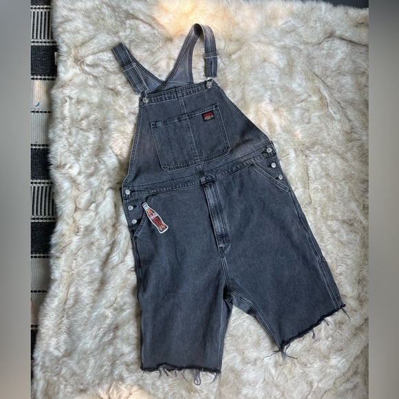 Levi’s Classic Denim Overalls Rough Edge Cut-off Shorts Unisex - Picture 1 of 9